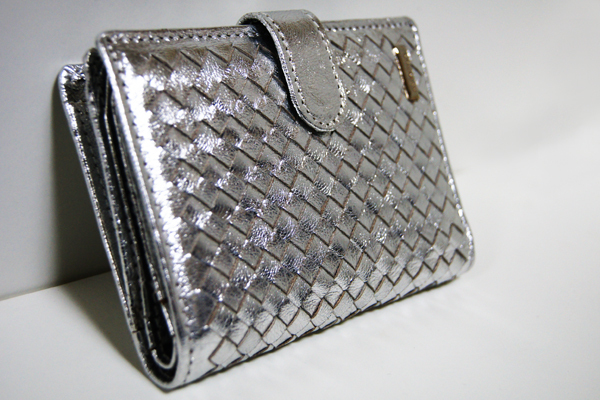 牛革ウォレット　シルバー　フィルム張り